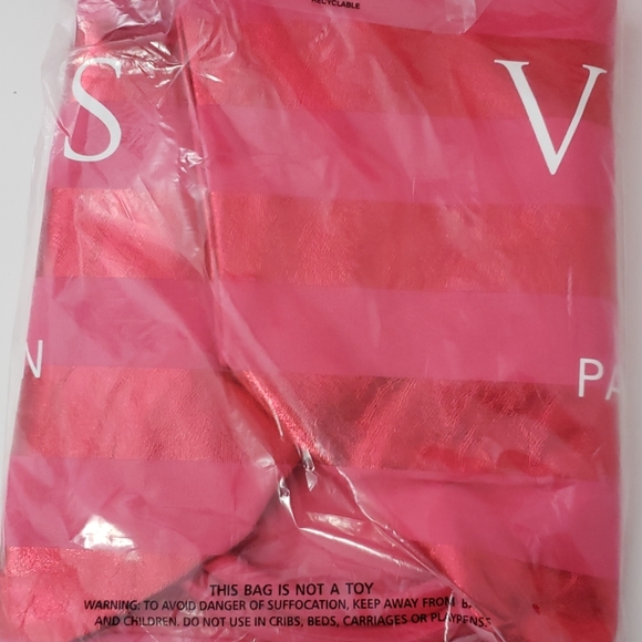 Free Victoria Secret pink sparkly stripe vintage print Weekender Bag crossbody - Picture 2 of 4